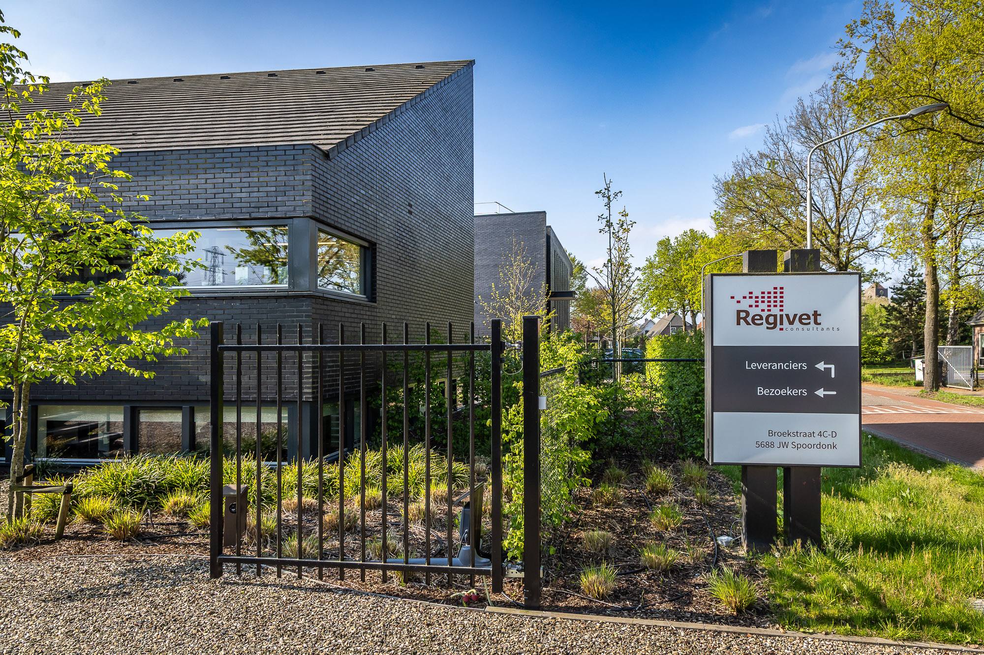 Regivet office environment